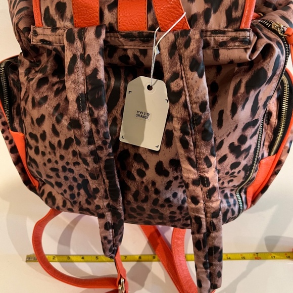 Oversized Leopard Backpack - Picture 4 of 5